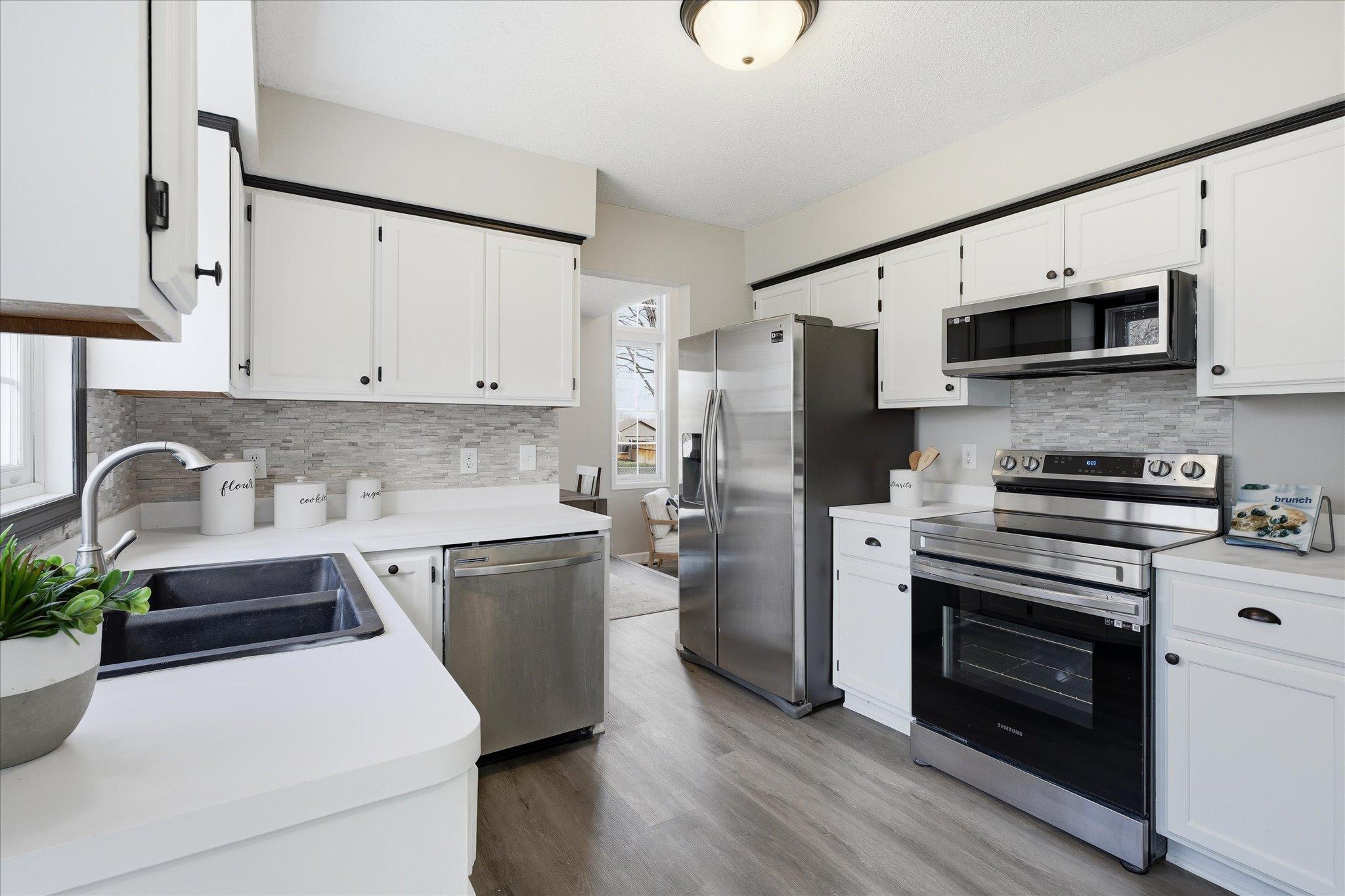 12753 87th Avenue North Maple Grove, MN 55369 - Photo 2 of 41