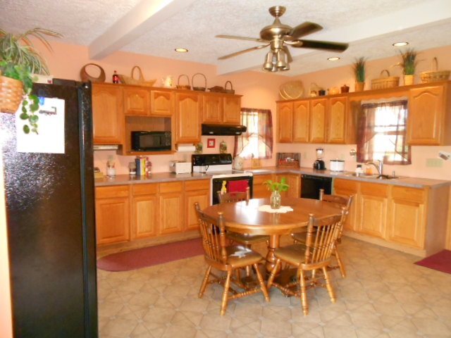 5988 South Loomis Road Shepherd, MI 48883 - Photo 6 of 20 1807807-5.JPG