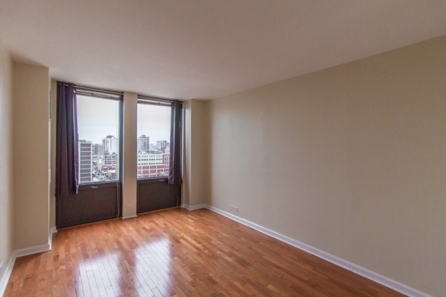 444 West Fullerton Parkway, Unit 1510 Chicago, IL 60614 - Photo 6 of 8 a view of an empty room with a window