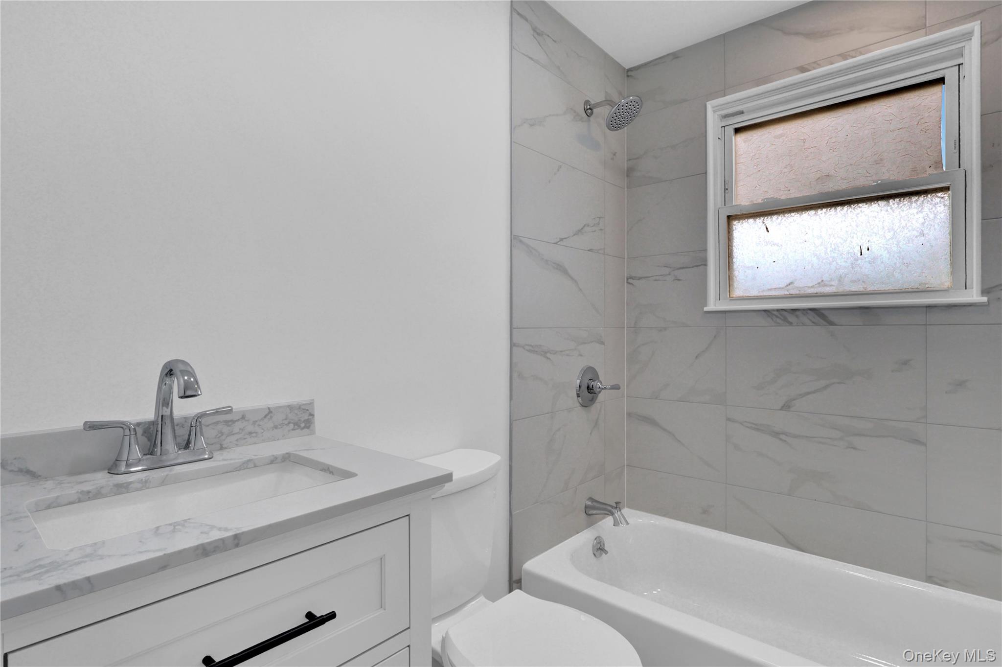 31 Blue Spruce Road Levittown, NY 11756 - Photo 12 of 28