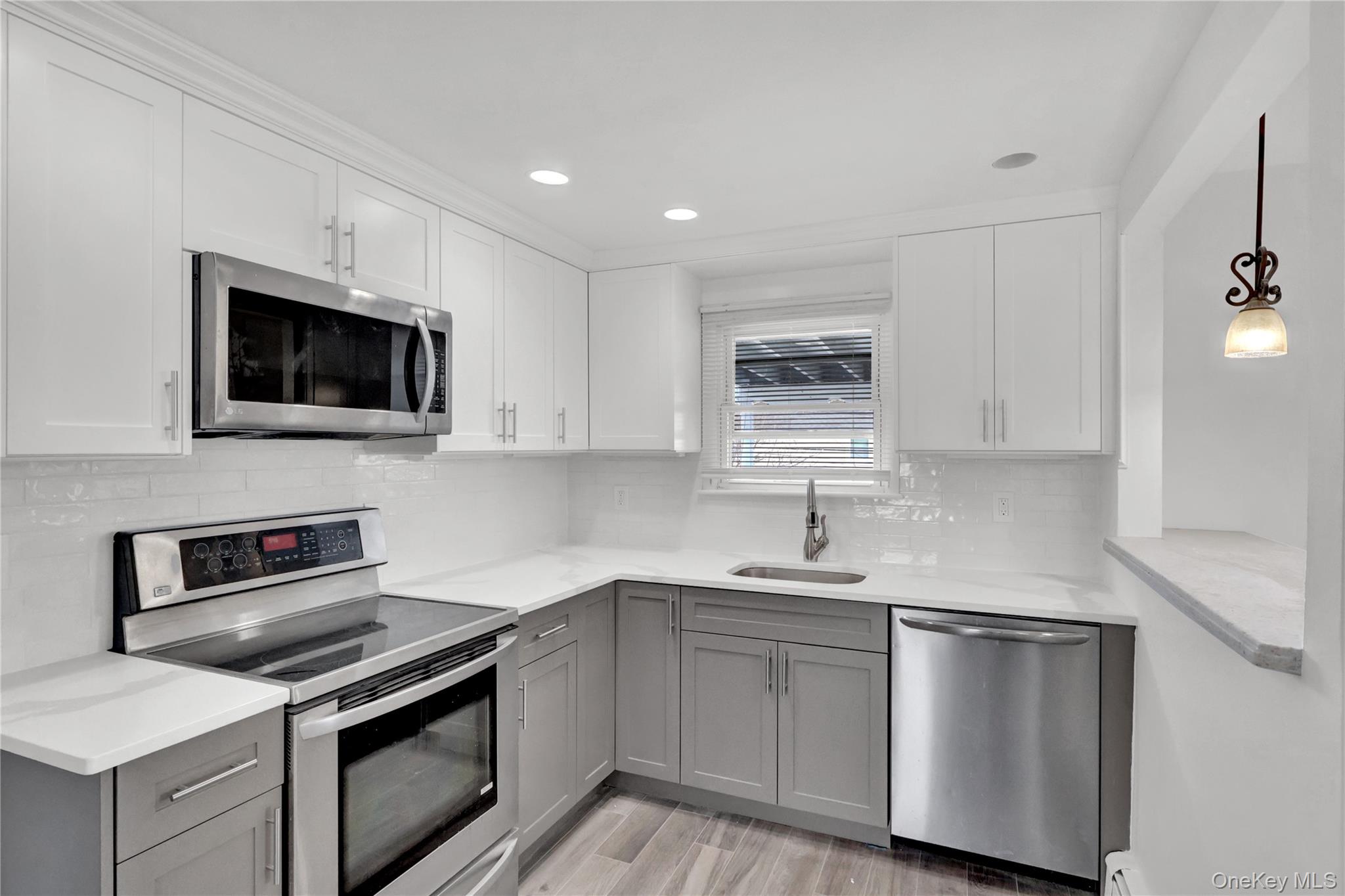 31 Blue Spruce Road Levittown, NY 11756 - Photo 13 of 28