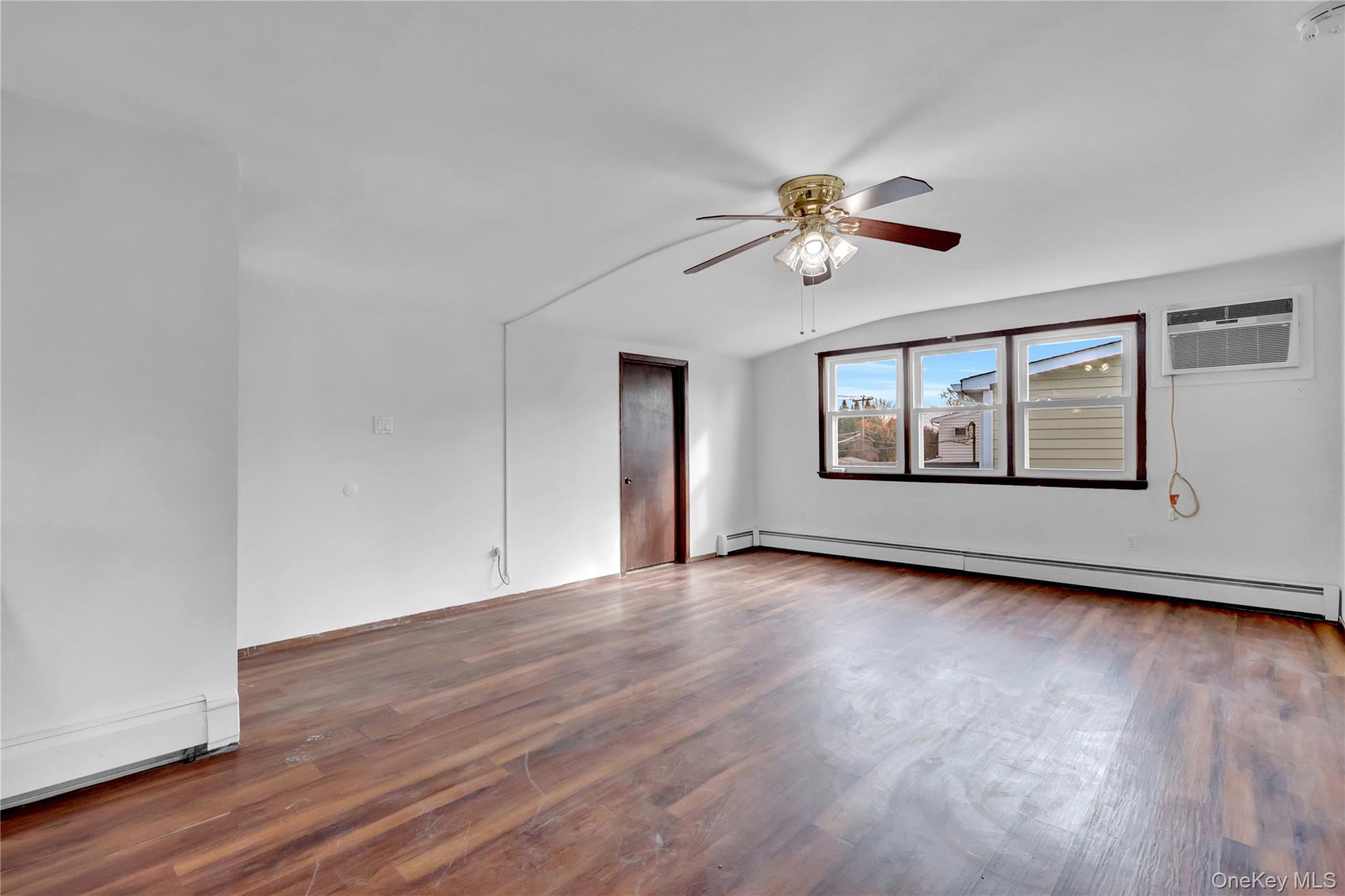 31 Blue Spruce Road Levittown, NY 11756 - Photo 16 of 28