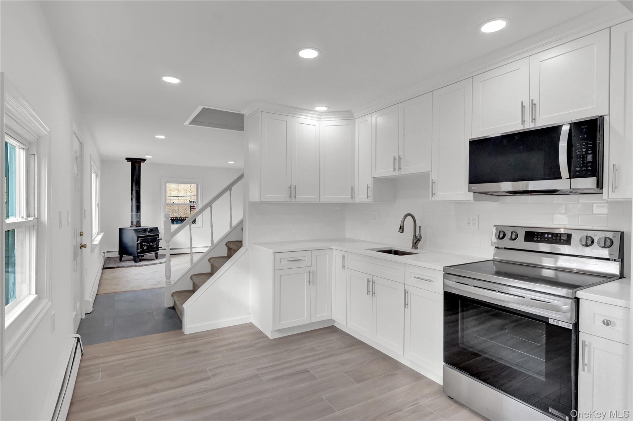 31 Blue Spruce Road Levittown, NY 11756 - Photo 9 of 28