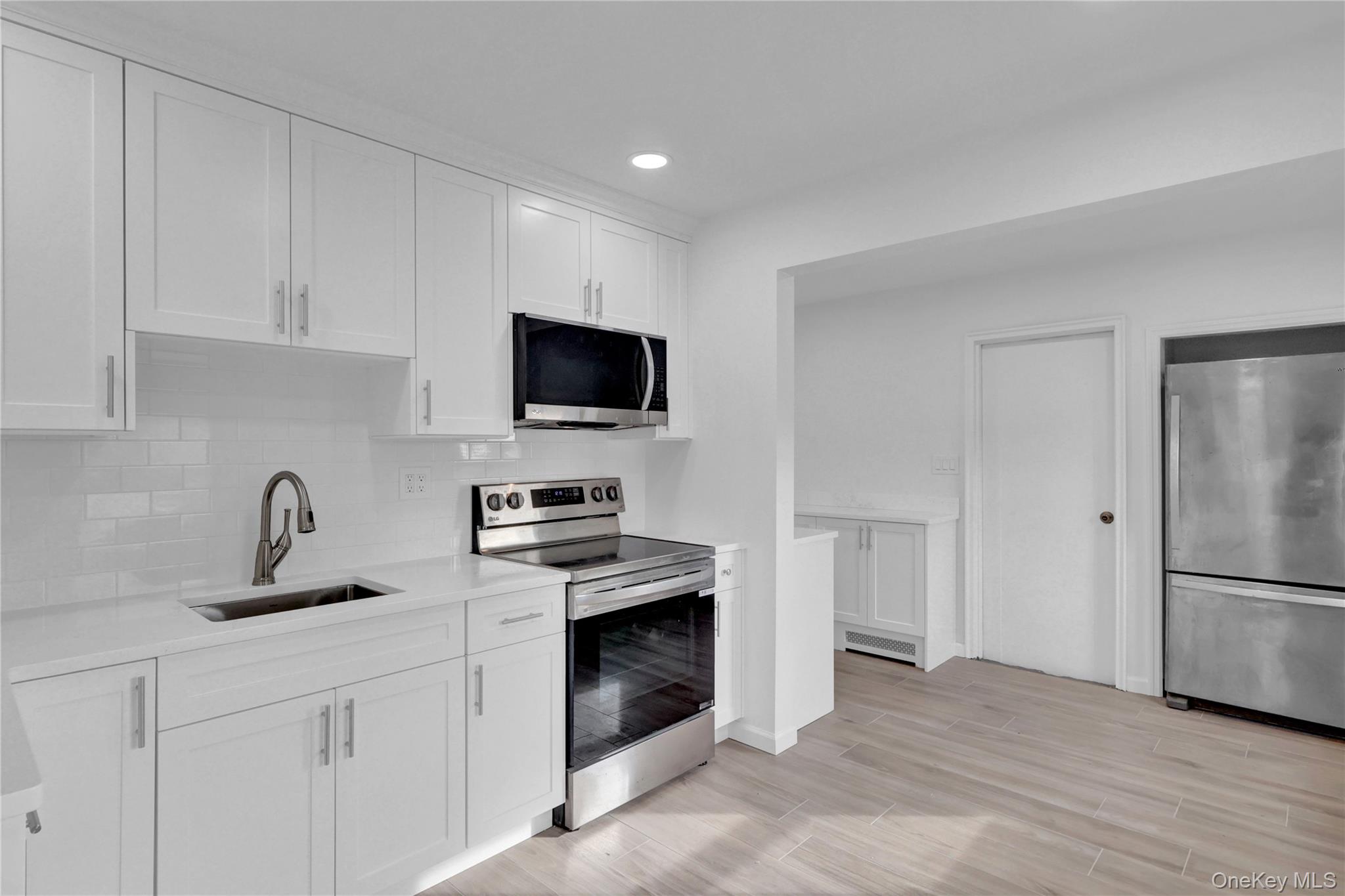 31 Blue Spruce Road Levittown, NY 11756 - Photo 10 of 28