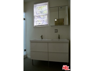 8537 Ridpath Drive Los Angeles, CA 90046 - Photo 17 of 28