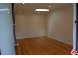 8537 Ridpath Drive Los Angeles, CA 90046 - Photo 5 of 28