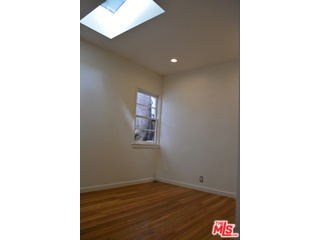 8537 Ridpath Drive Los Angeles, CA 90046 - Photo 8 of 28