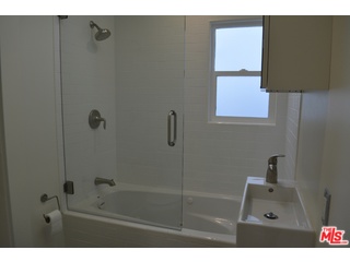 8537 Ridpath Drive Los Angeles, CA 90046 - Photo 9 of 28