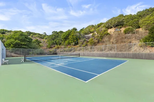 a view of a tennis court