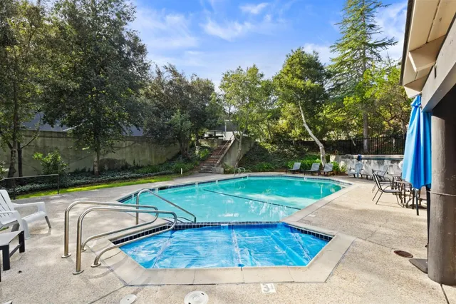 a view of a tennis court