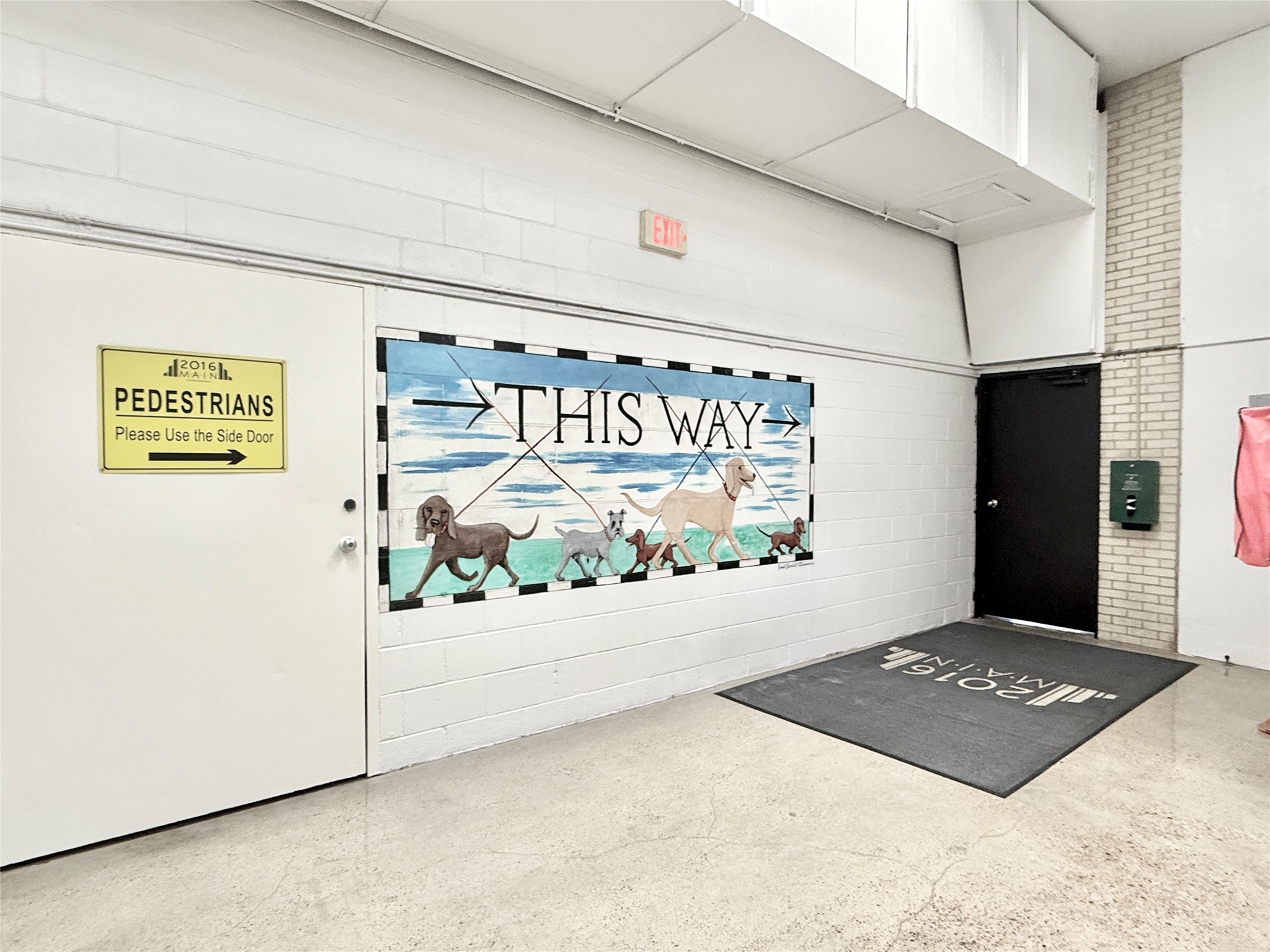 2016 Main Street, Unit 1022 Houston, TX 77002 - Photo 45 of 48 a view of an entrance and room