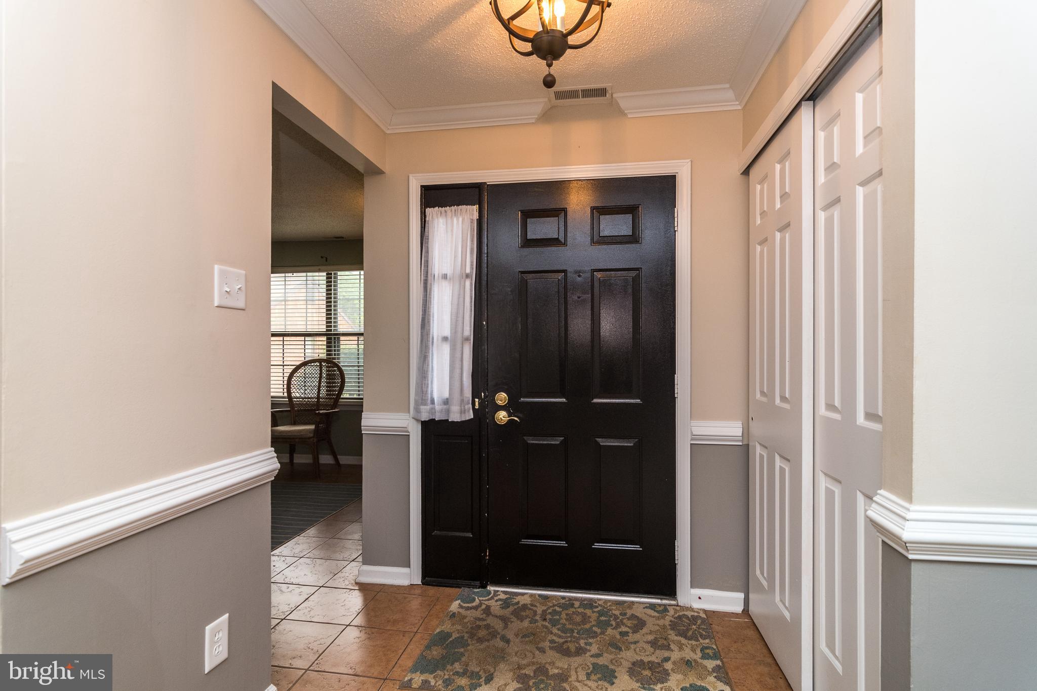 40 Rittenhouse Court, Unit 199 Chesterbrook, PA 19087 - Photo 3 of 26 Spacious foyer
