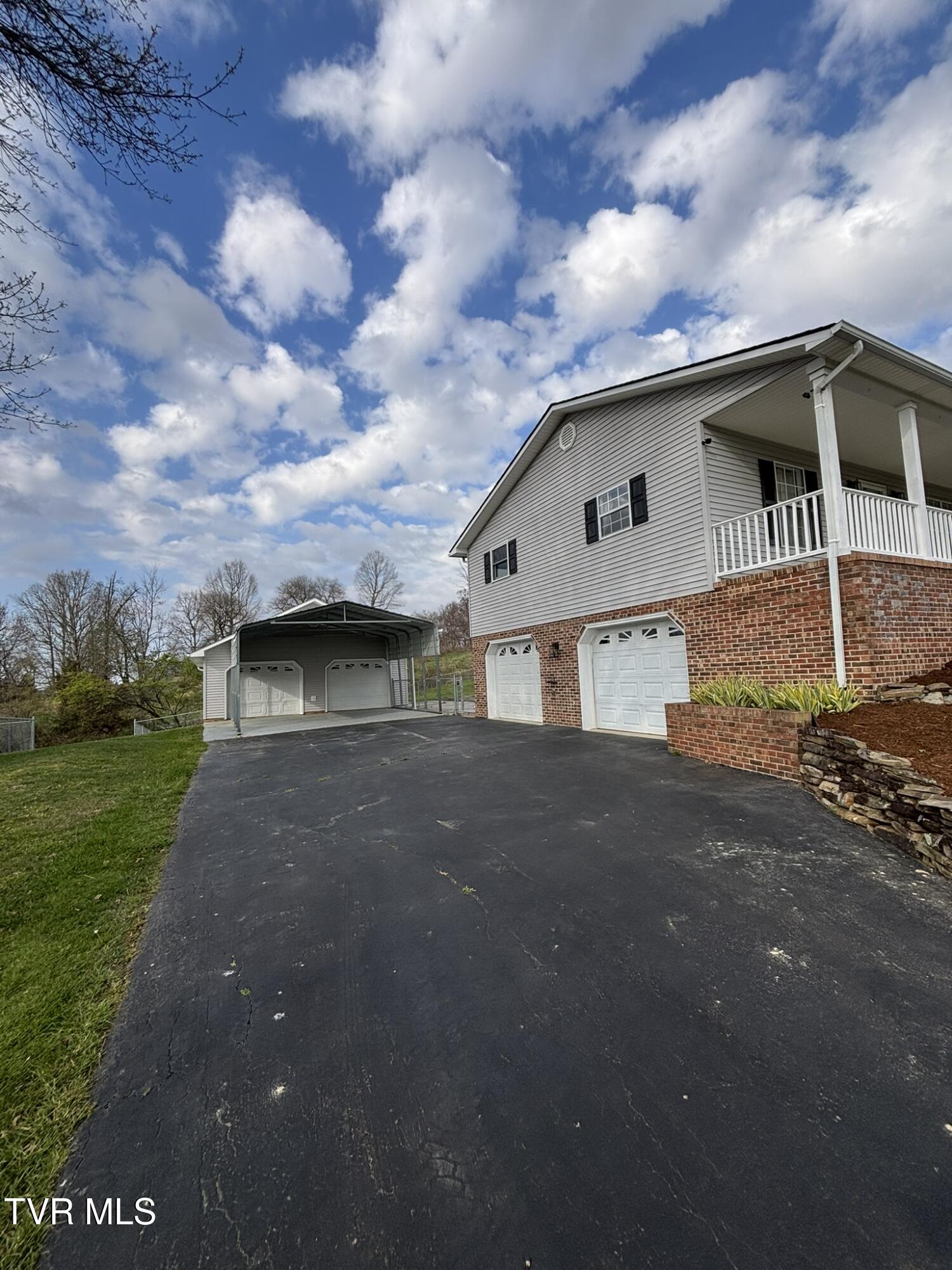 285 Brian Circle Afton, TN 37616 - Photo 2 of 24 IMG_2383
