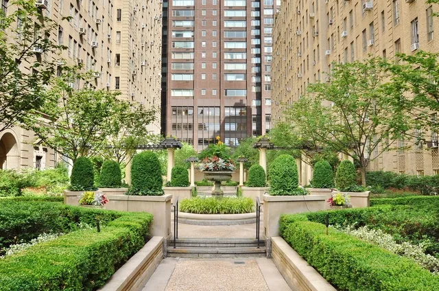 $670,000 | 353 West 56th Street, Unit 3K | Hell's Kitchen