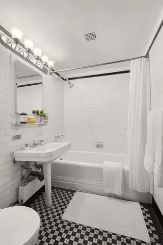 $670,000 | 353 West 56th Street, Unit 3K | Hell's Kitchen