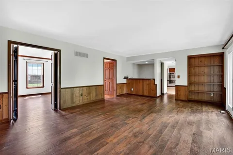 $545,000 | 310 Stablestone Drive, Chesterfield, MO 63017