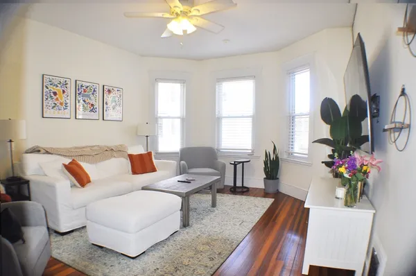 $4,700 | 401 K Street, Unit 3, Boston, MA 02127