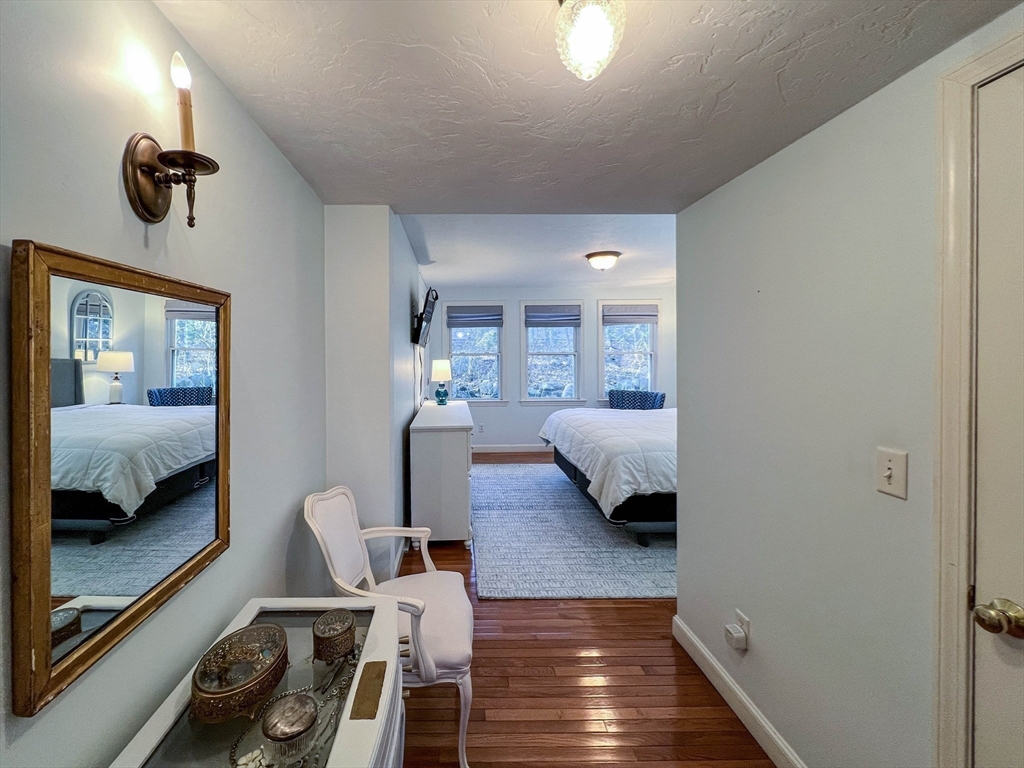 56 Rockridge Road Framingham, MA 01702 - Photo 10 of 33