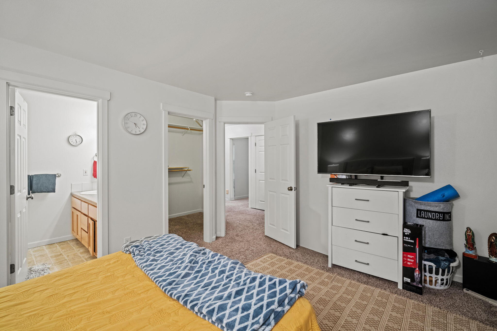 62716 Larkview Road Bend, OR 97701 - Photo 22 of 33 Primary Bedroom