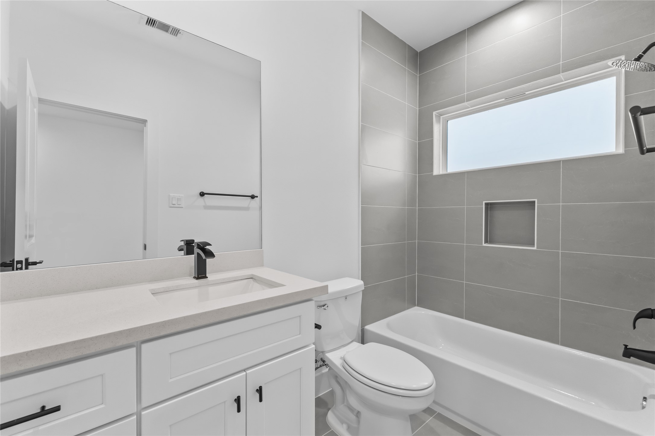 3426 Bolin Road Houston, TX 77092 - Photo 17 of 34 Second ensuite bathroom