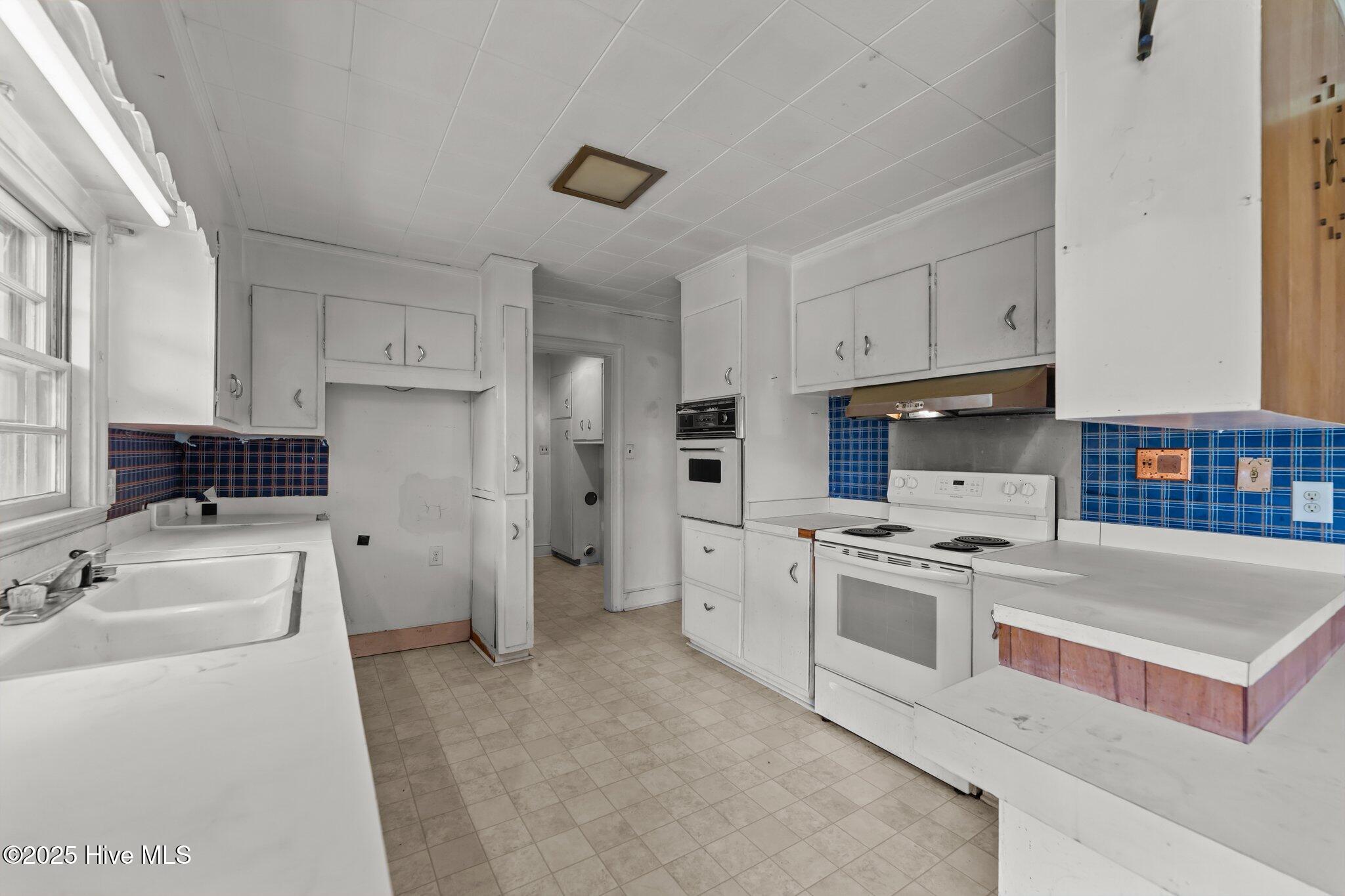600 Liberty Hill Road Kinston, NC 28501 - Photo 13 of 48 Kitchen