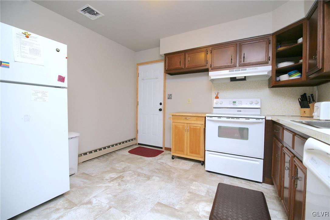 2672 Brunner Road Emmaus, PA 18049 - Photo 5 of 31 Gallery Image 5