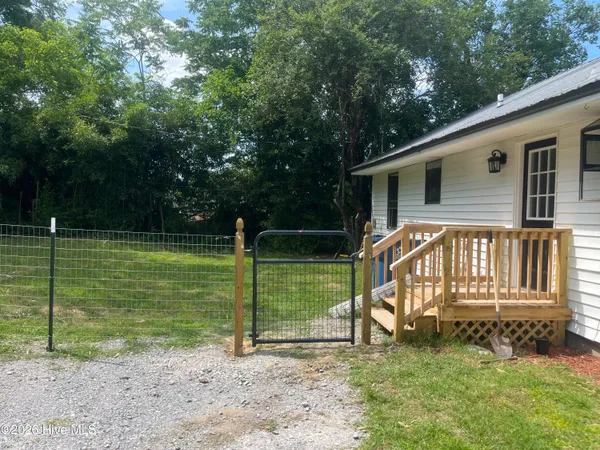 $1,700 | 206 D Carlton Street, Carthage, NC 28327