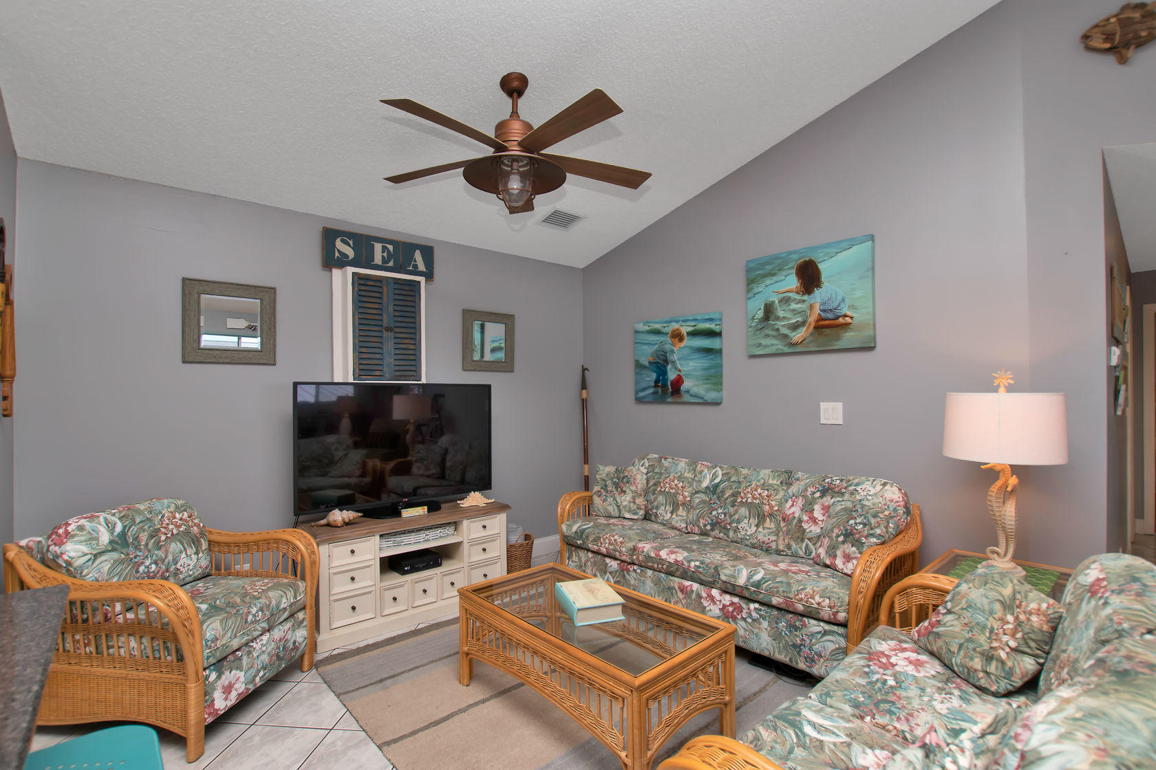 236 Upper Matecumbe Road Key Largo, FL 33037 - Photo 21 of 40 Living Room