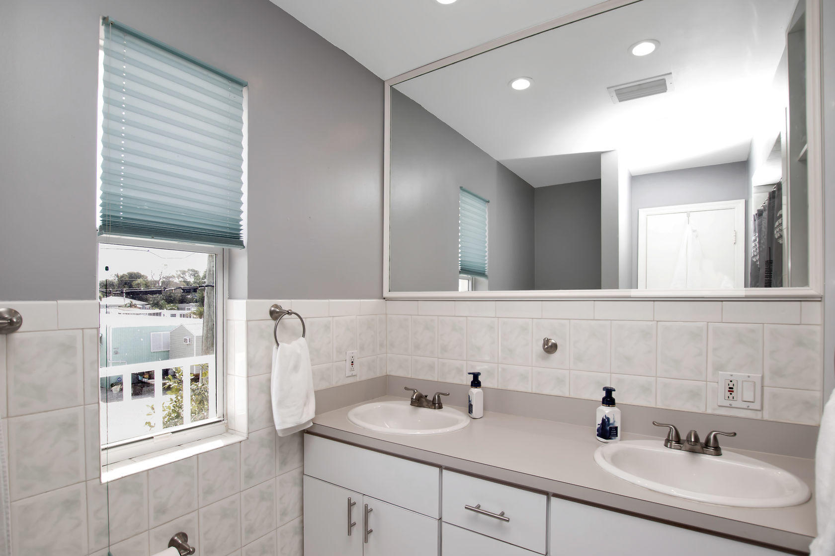 236 Upper Matecumbe Road Key Largo, FL 33037 - Photo 30 of 40 Master Bathroom