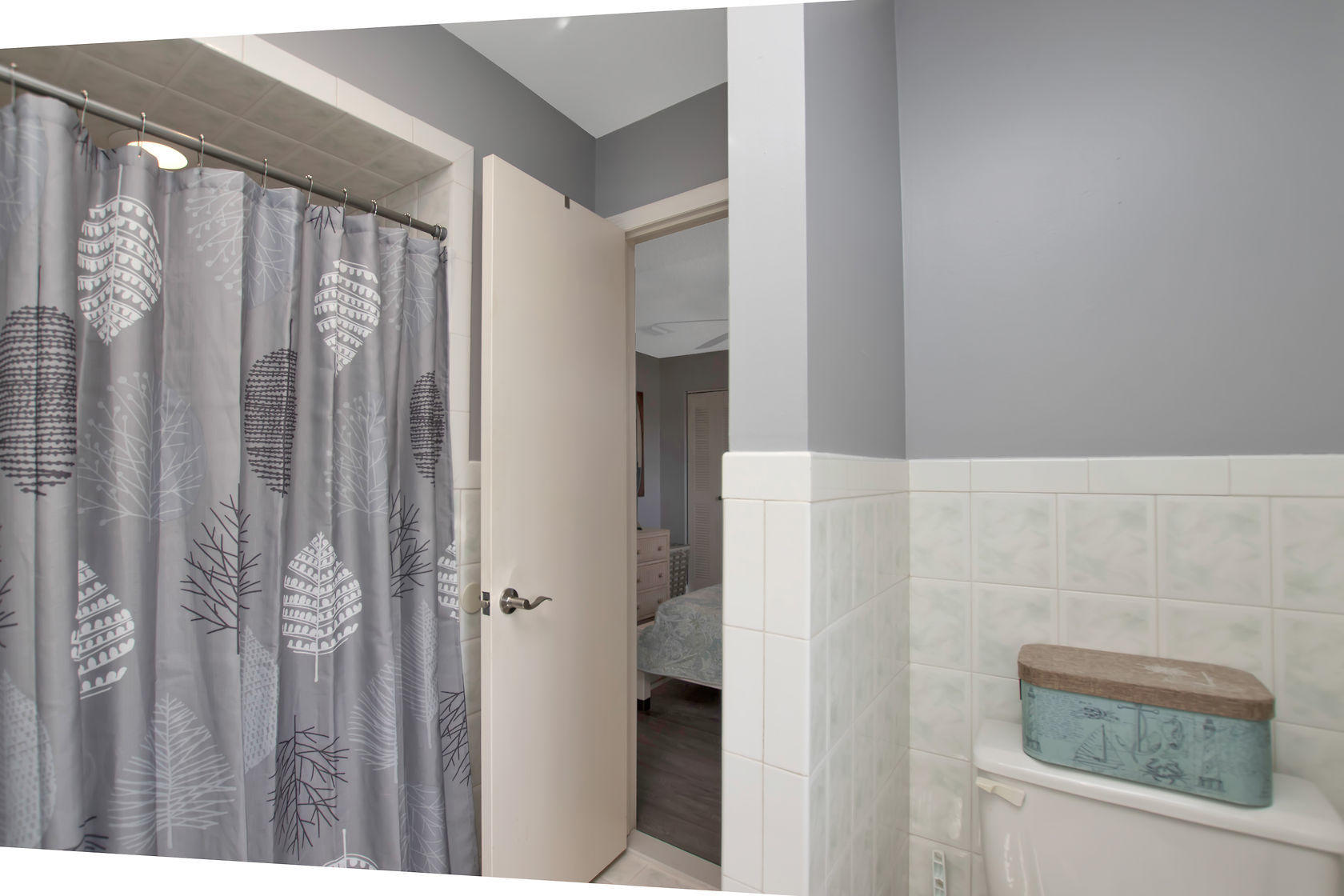 236 Upper Matecumbe Road Key Largo, FL 33037 - Photo 31 of 40 Master Bathroom