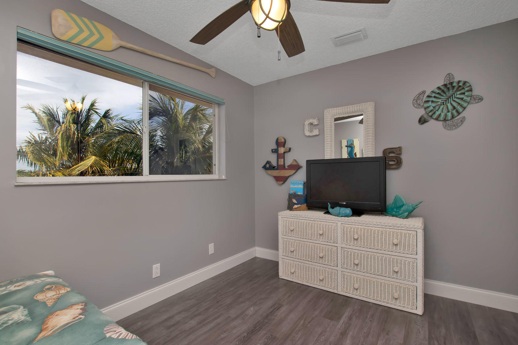236 Upper Matecumbe Road Key Largo, FL 33037 - Photo 33 of 40 Guest Bedroom