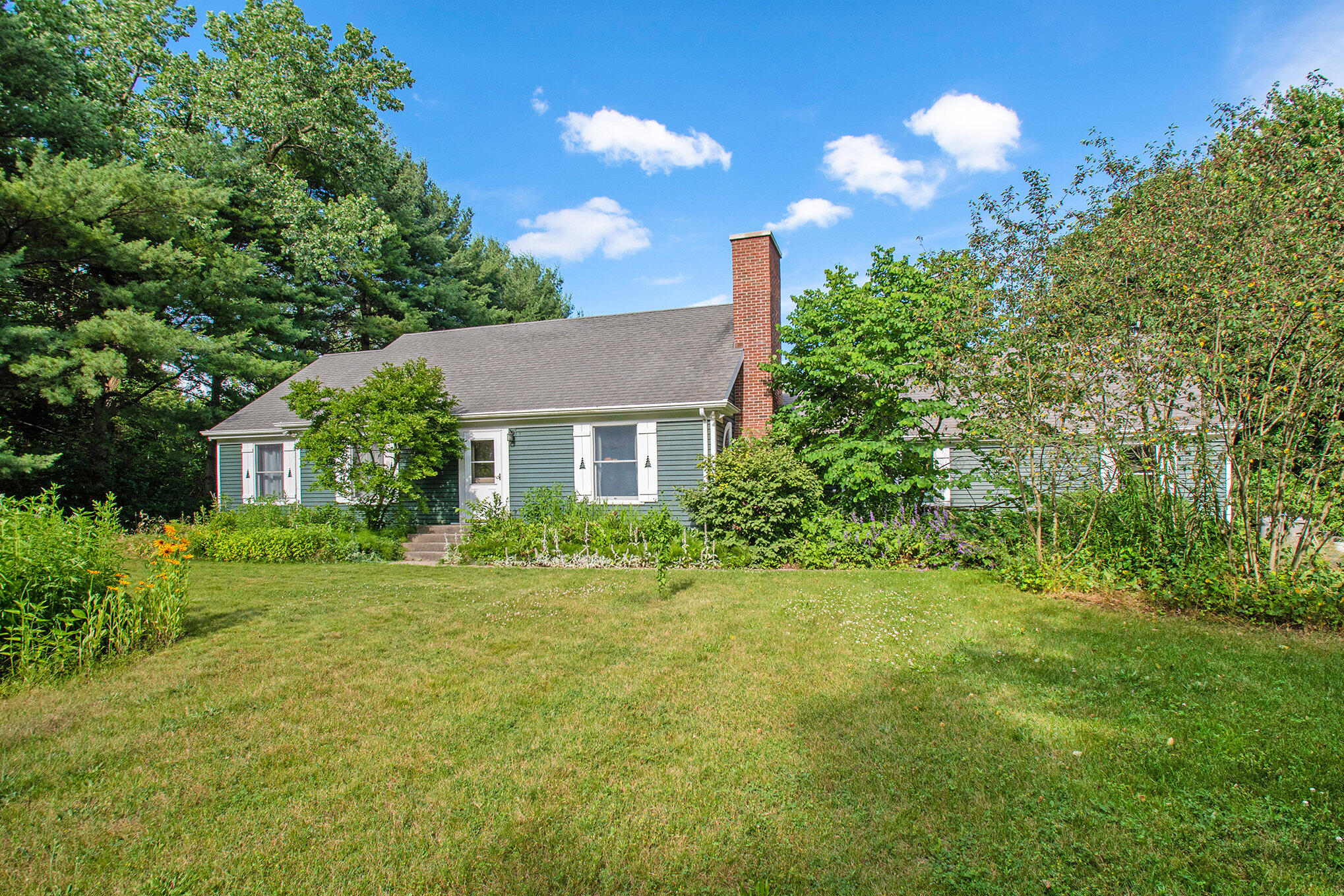 12979 Pardee Road Sawyer, MI 49125 - Photo 3 of 19 016_dsc_0373