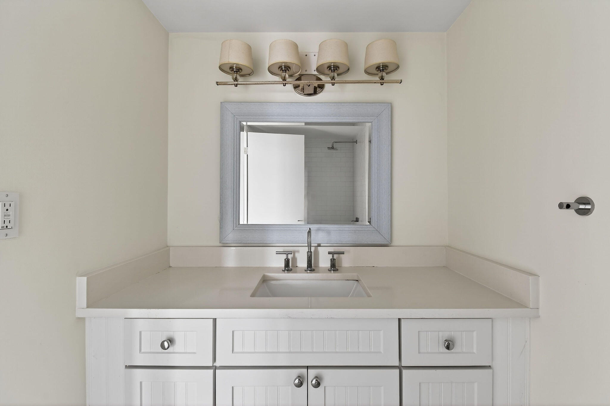 3800 Washington Road, Unit 712 West Palm Beach, FL 33405 - Photo 18 of 48 a sink with a mirror
