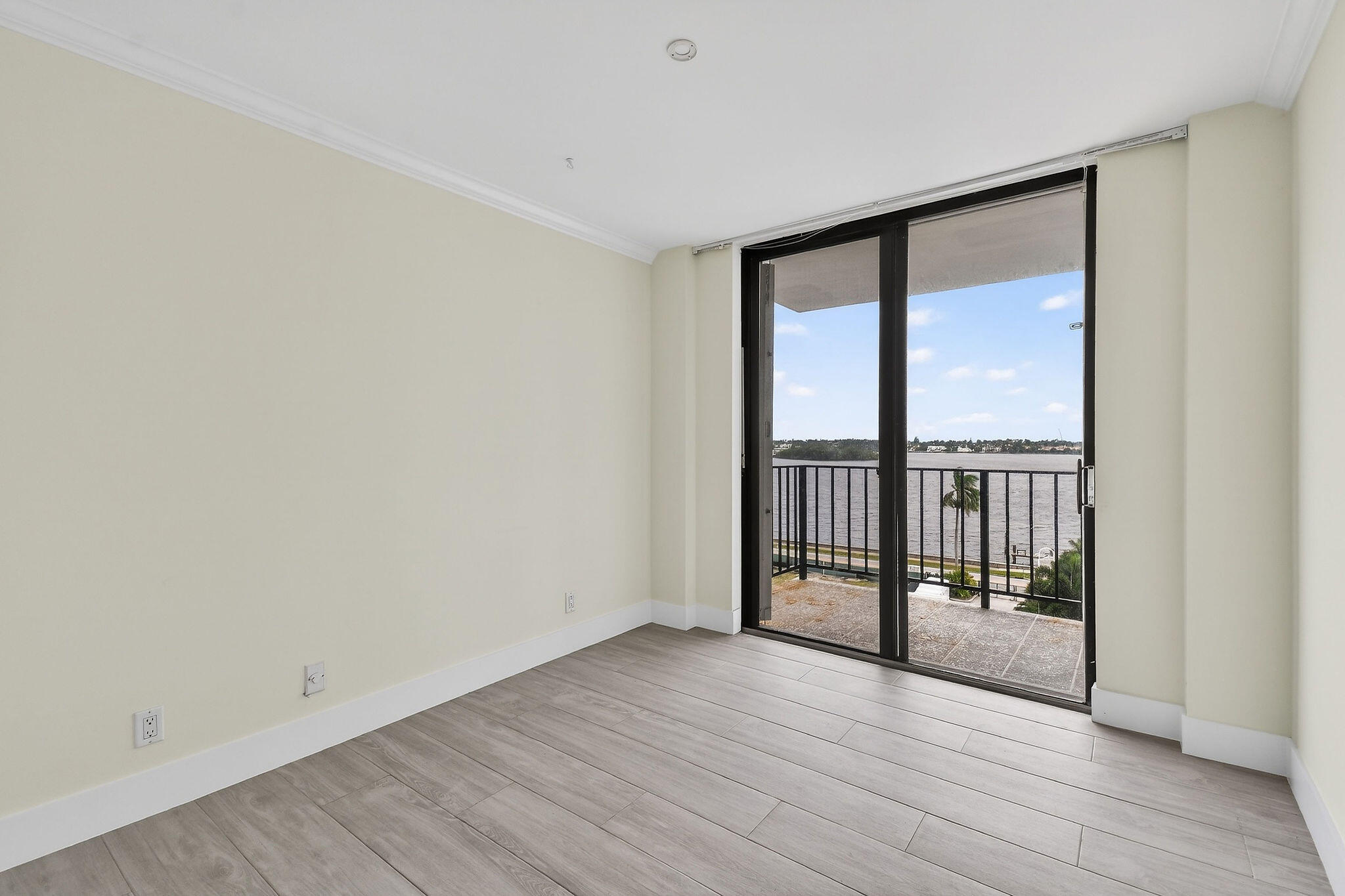 3800 Washington Road, Unit 712 West Palm Beach, FL 33405 - Photo 21 of 48 wooden floor in an empty room with a window