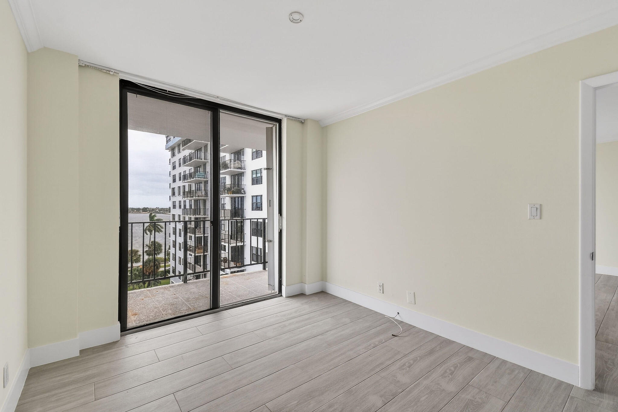 3800 Washington Road, Unit 712 West Palm Beach, FL 33405 - Photo 22 of 48 a view of an empty room with glass door