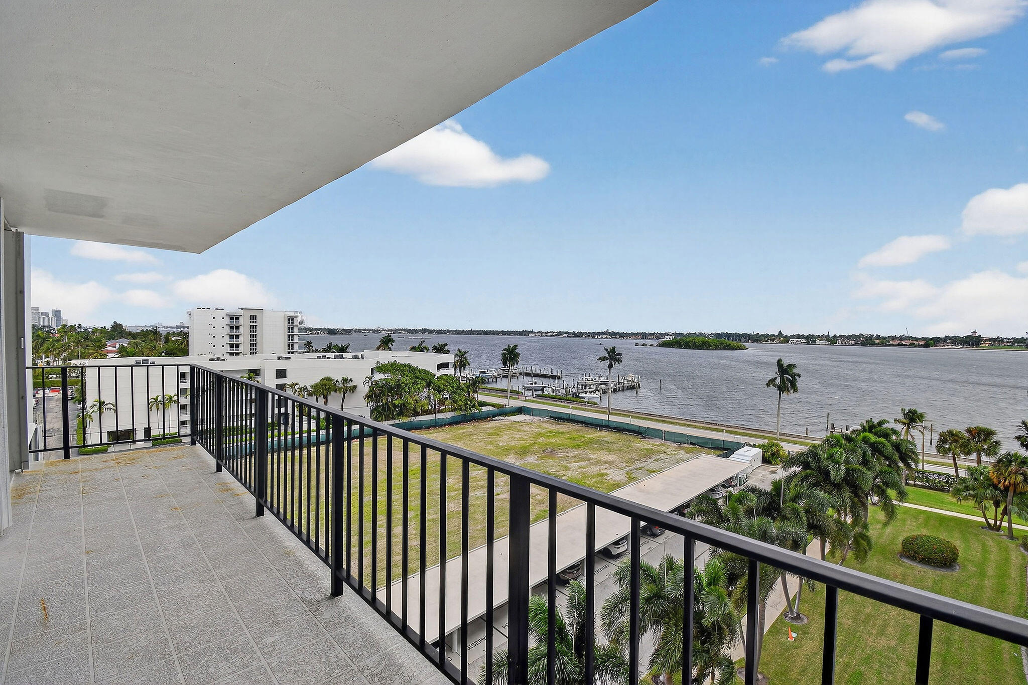 3800 Washington Road, Unit 712 West Palm Beach, FL 33405 - Photo 29 of 48 a view of a balcony