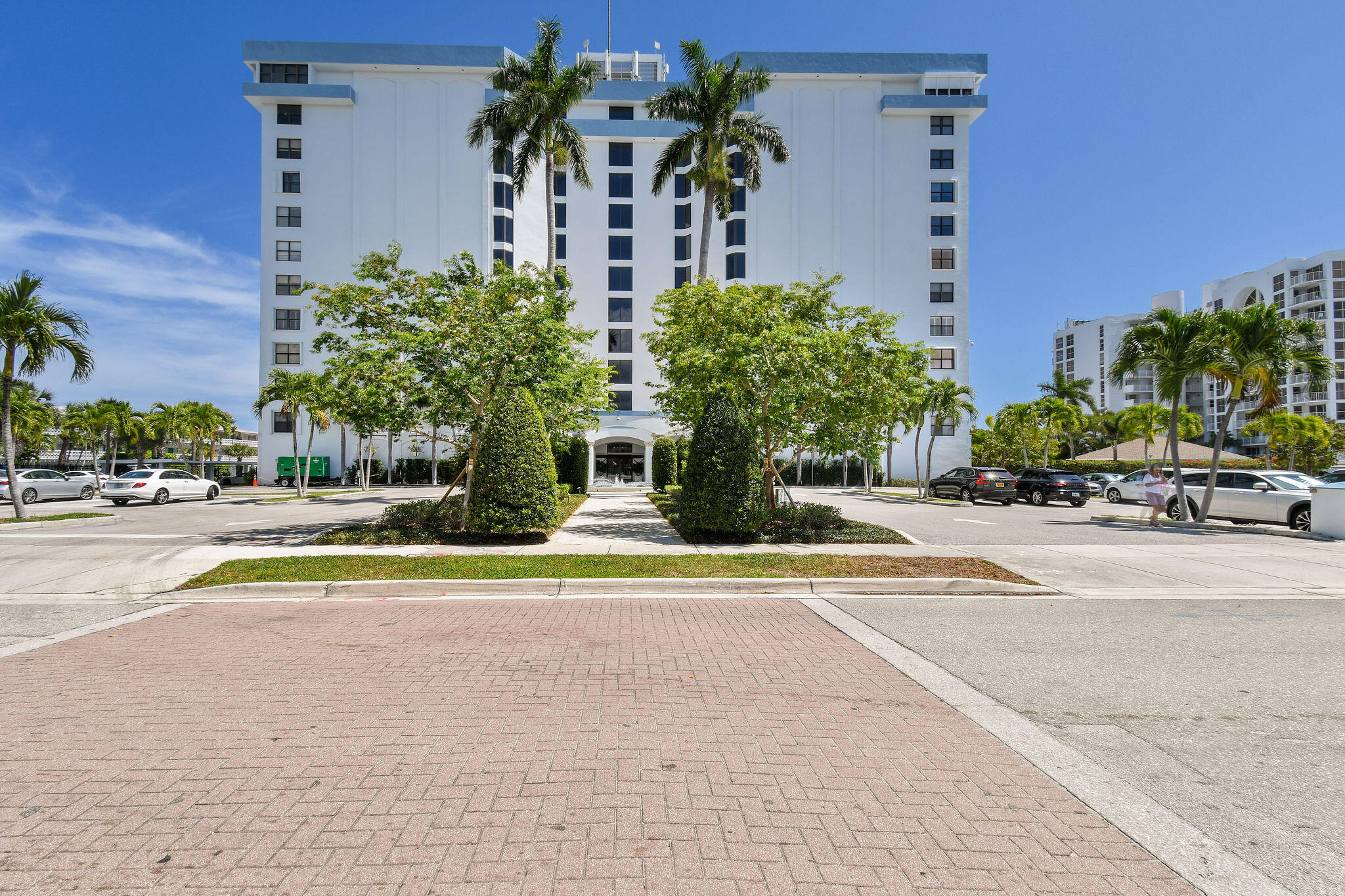 3800 Washington Road, Unit 712 West Palm Beach, FL 33405 - Photo 38 of 48 front view of a building with a street view