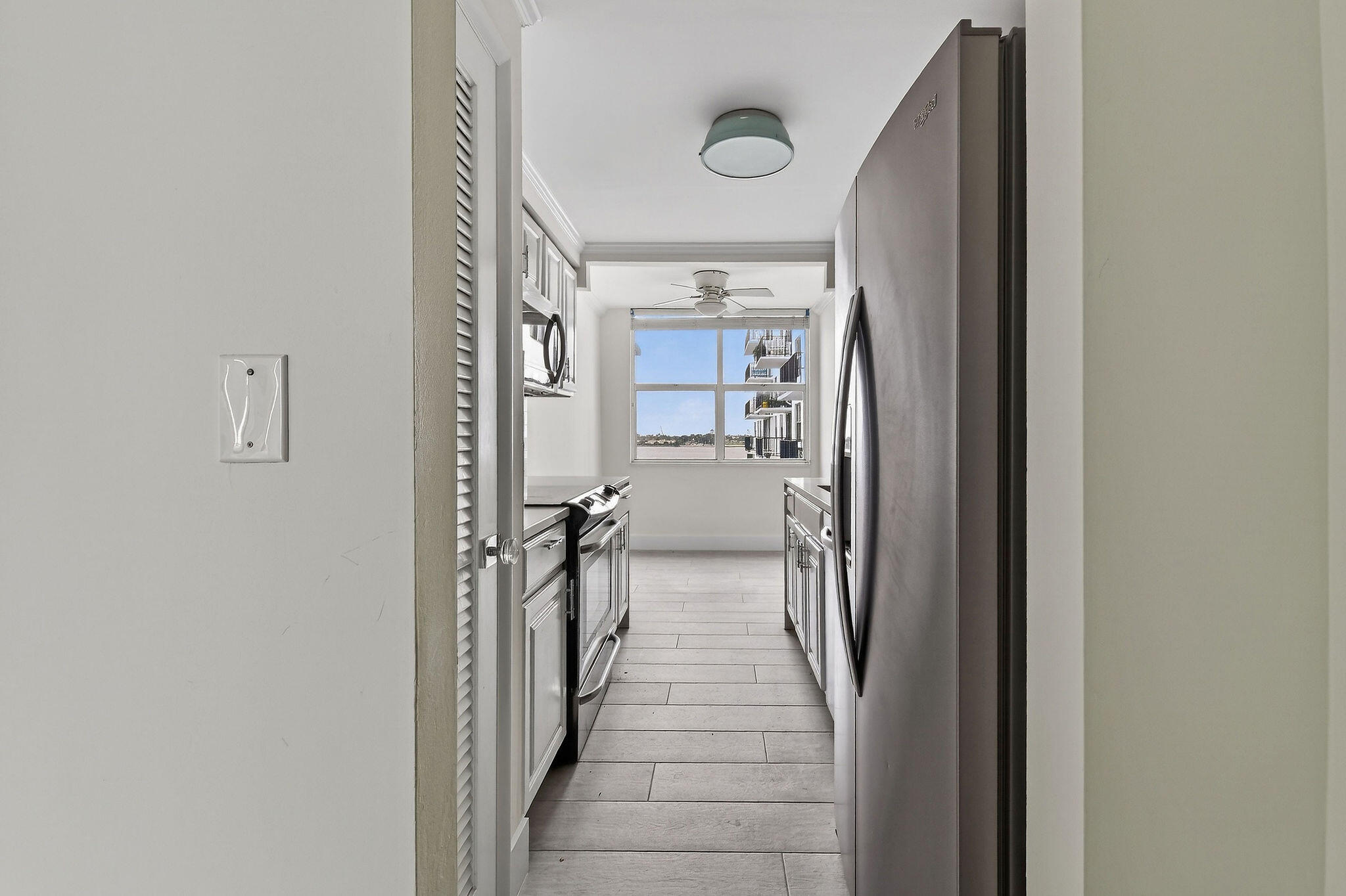 3800 Washington Road, Unit 712 West Palm Beach, FL 33405 - Photo 8 of 48 a hallway with a view of living room
