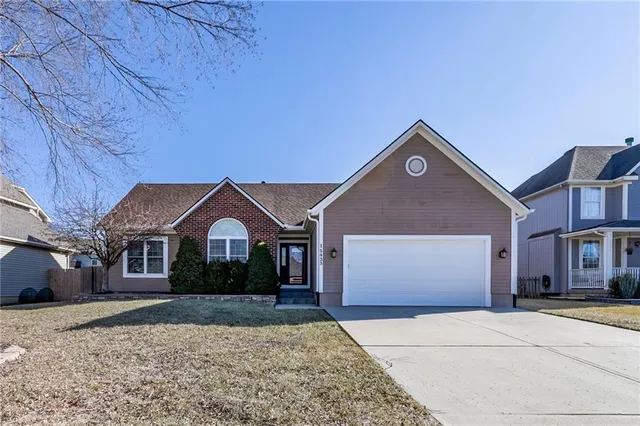 $435,000 | 15433 South Dice Lane, Olathe, KS 66062