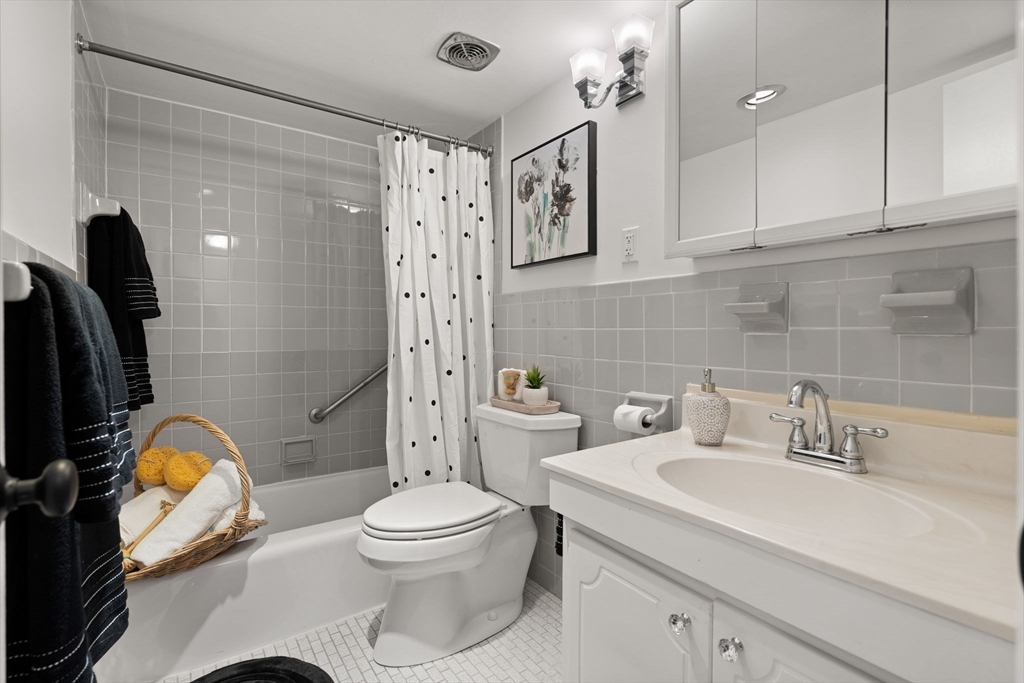 53 Melrose Street, Unit 4D Melrose, MA 02176 - Photo 13 of 34