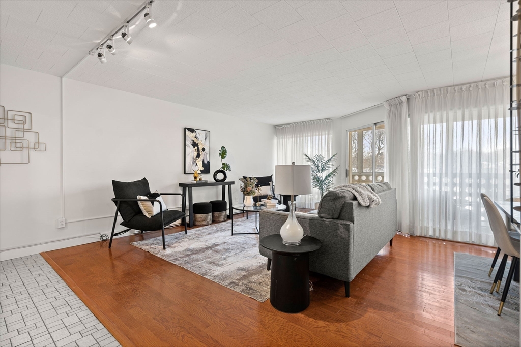 53 Melrose Street, Unit 4D Melrose, MA 02176 - Photo 4 of 34