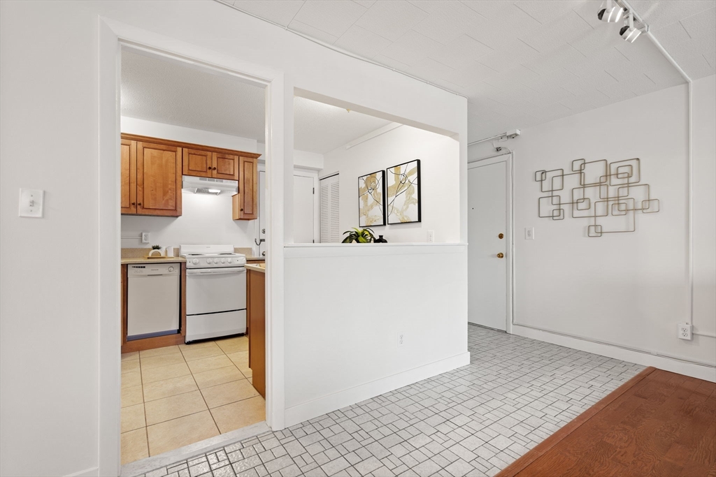 53 Melrose Street, Unit 4D Melrose, MA 02176 - Photo 7 of 34