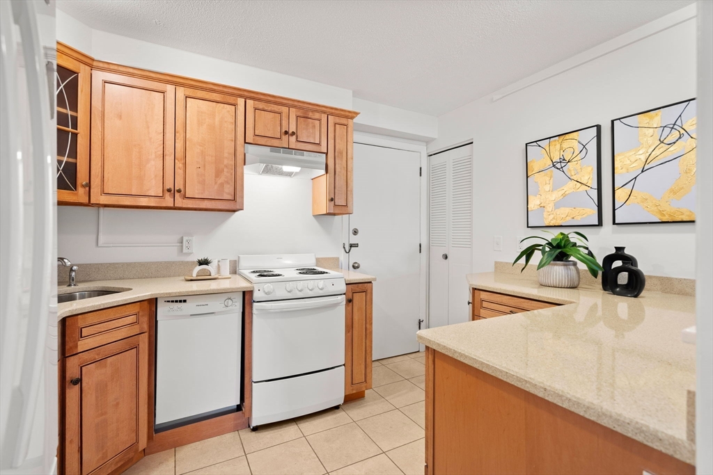 53 Melrose Street, Unit 4D Melrose, MA 02176 - Photo 9 of 34