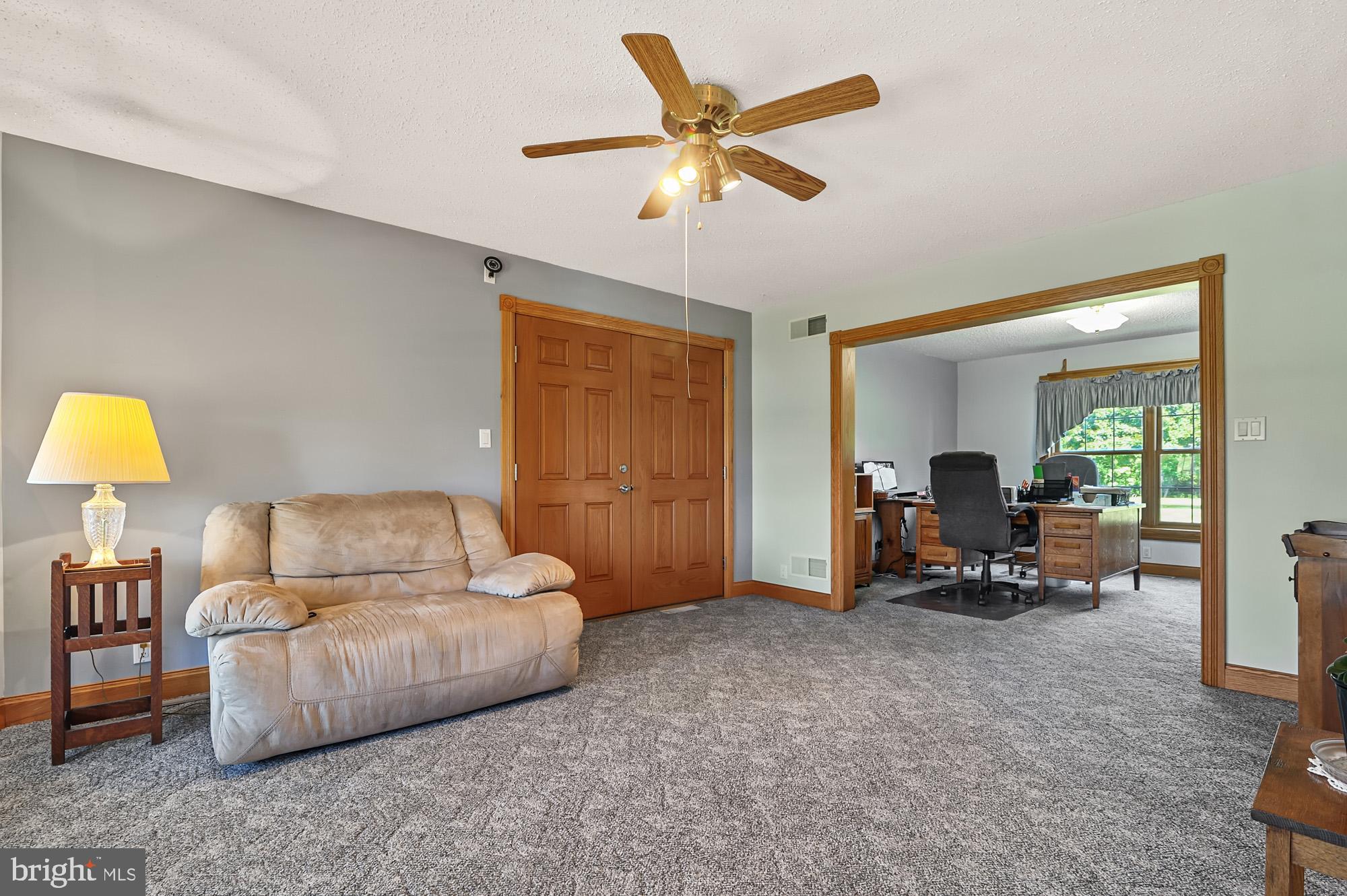302 East Howard Street Viola, DE 19979 - Photo 4 of 60 a living room with furniture and a table