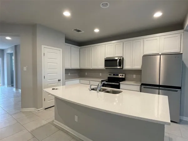 $1,695 | 125 Kellys Heroes Way, Jarrell, TX 76537