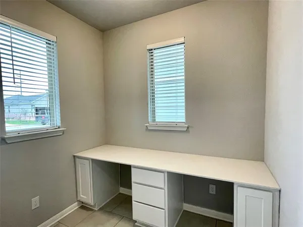 $1,695 | 125 Kellys Heroes Way, Jarrell, TX 76537