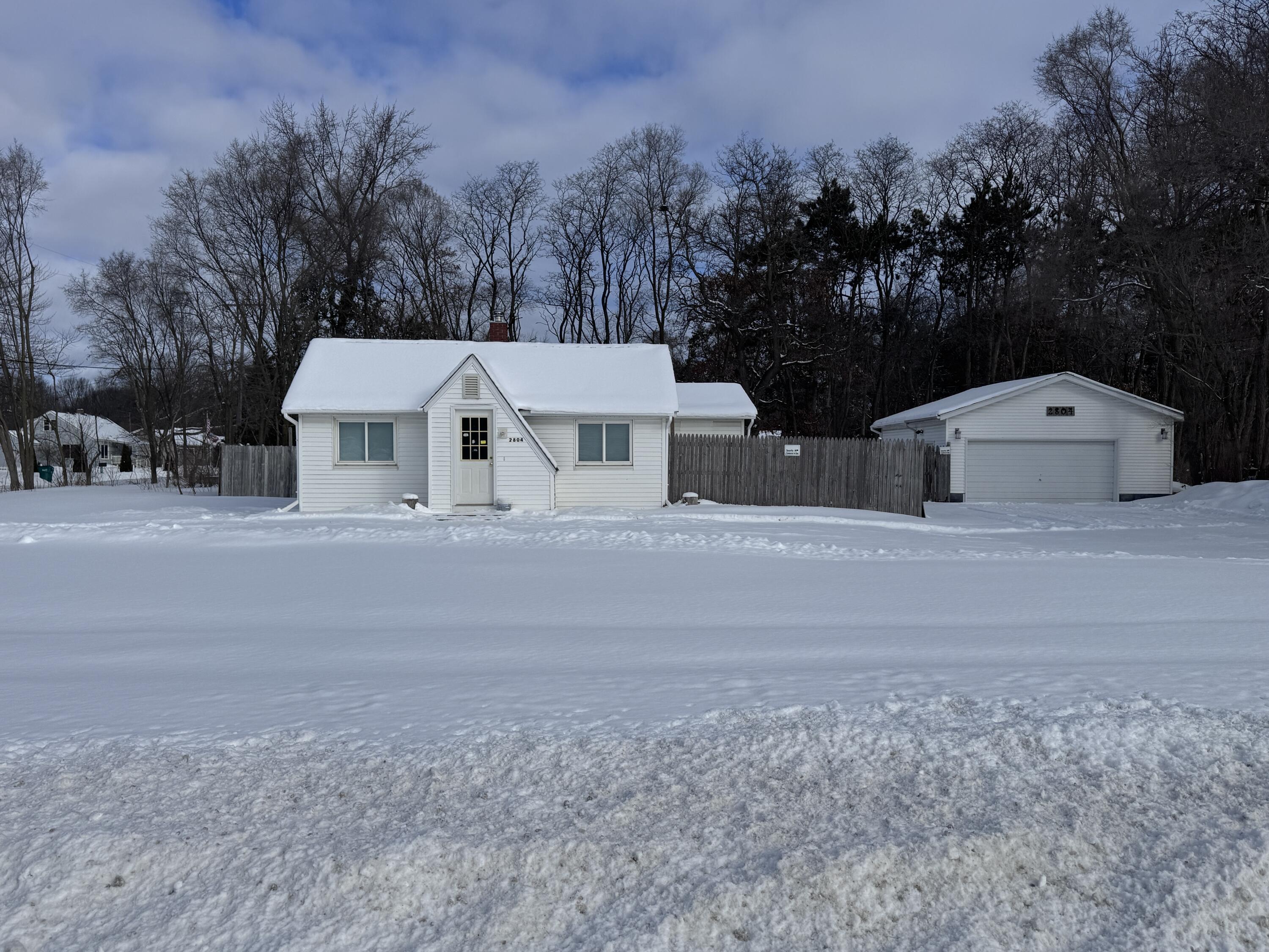 2804 Heights Ravenna Road Muskegon, MI 49444 - Photo 1 of 42 IMG_4186