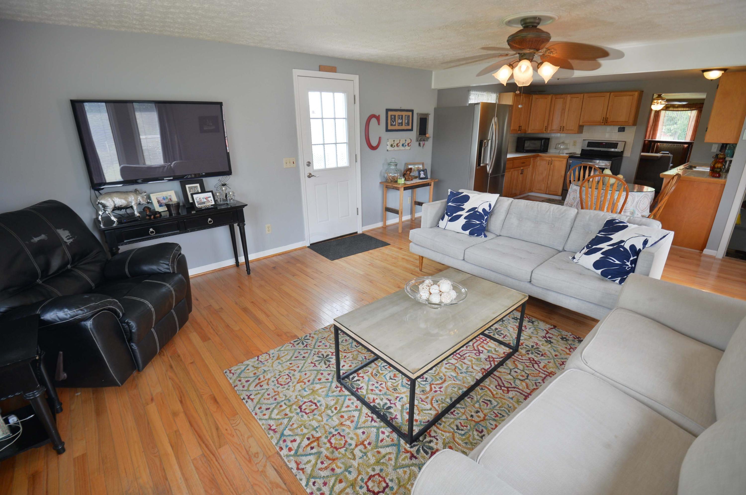 4065 Lynward Road Columbus, OH 43228 - Photo 15 of 49 Gallery Image 15