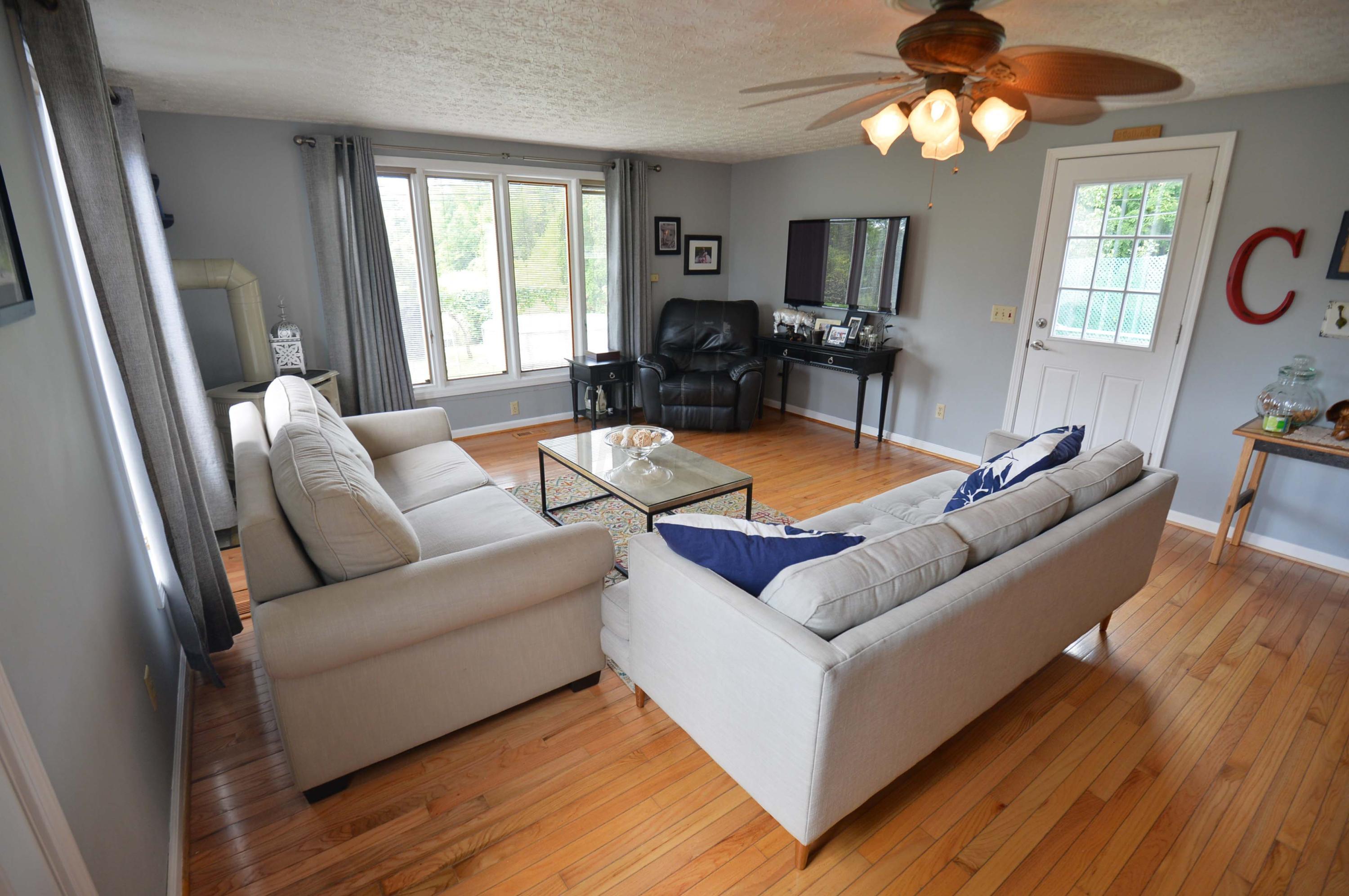 4065 Lynward Road Columbus, OH 43228 - Photo 9 of 49 Gallery Image 9