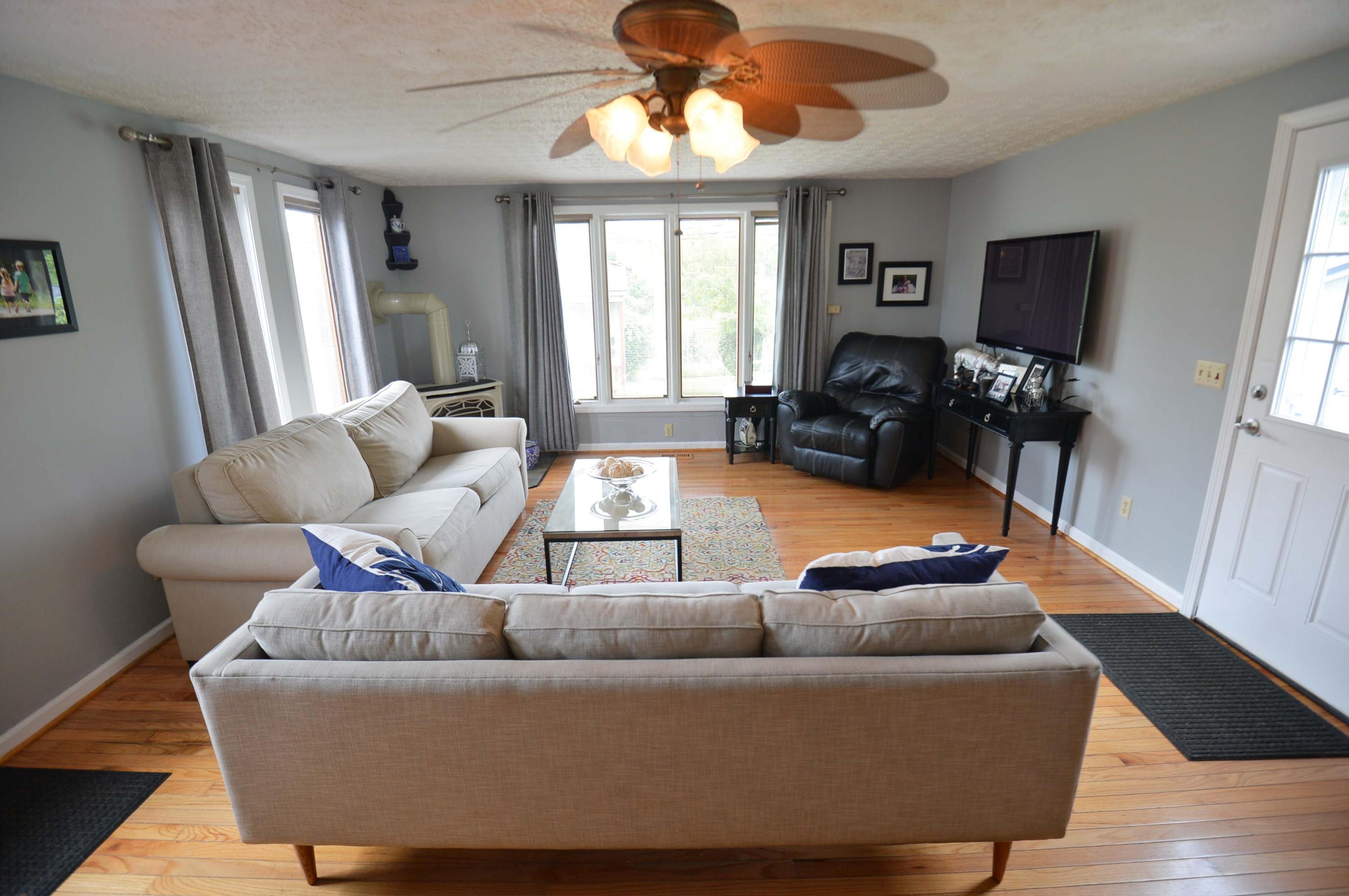 4065 Lynward Road Columbus, OH 43228 - Photo 10 of 49 Gallery Image 10